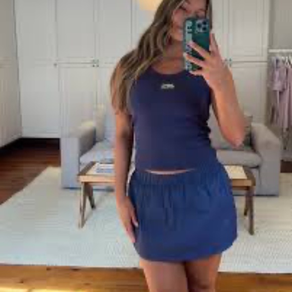 DAILY DRILLS NWT bounce skirt in navy size medium !!! SOLD OUT !!! - Picture 4 of 5